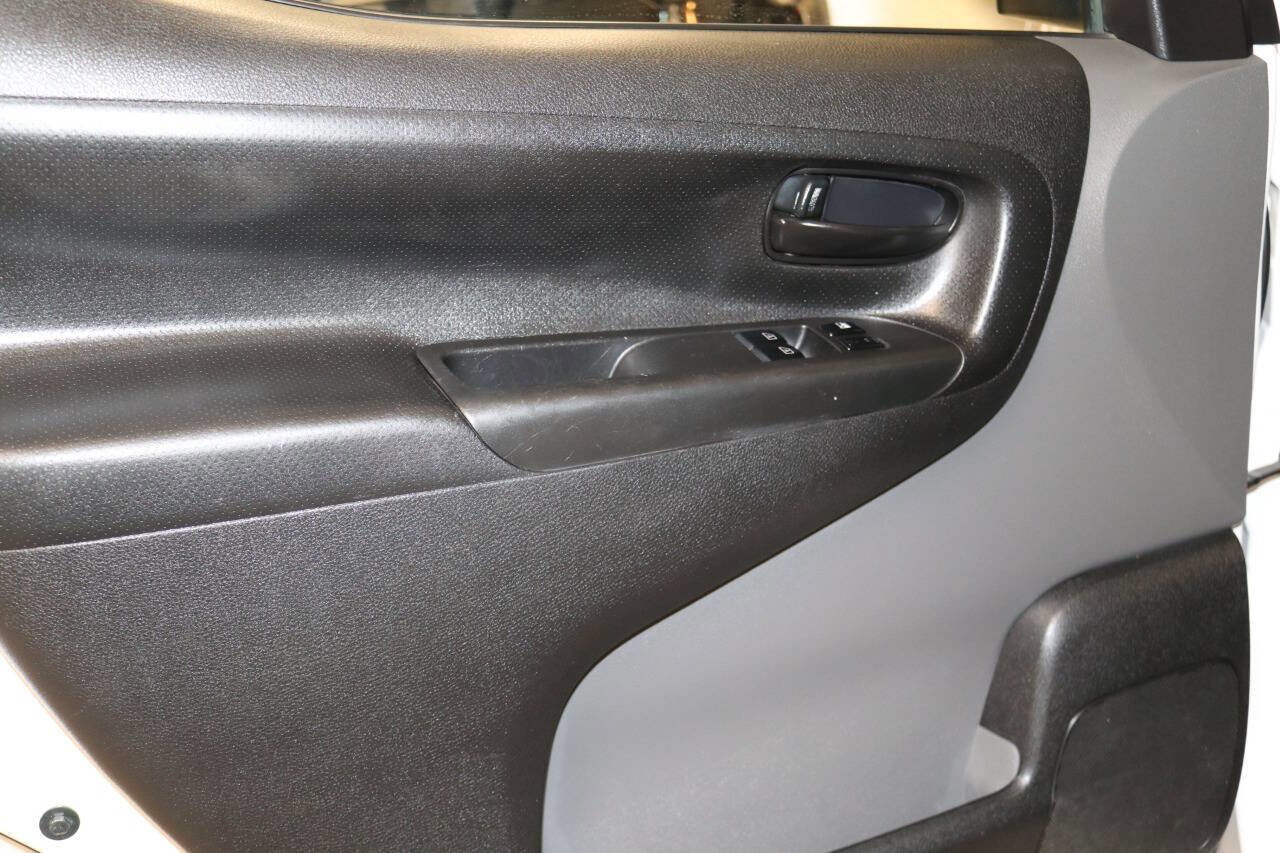 Used 2020 Nissan NV200 S w/ Back Door Glass Package image 56