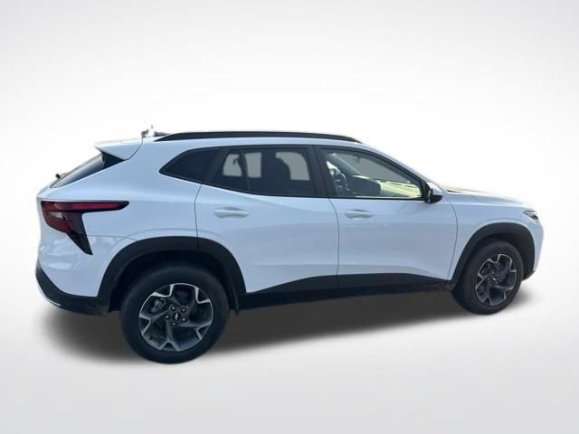 Used 2025 Chevrolet Trax LT FWD image 4