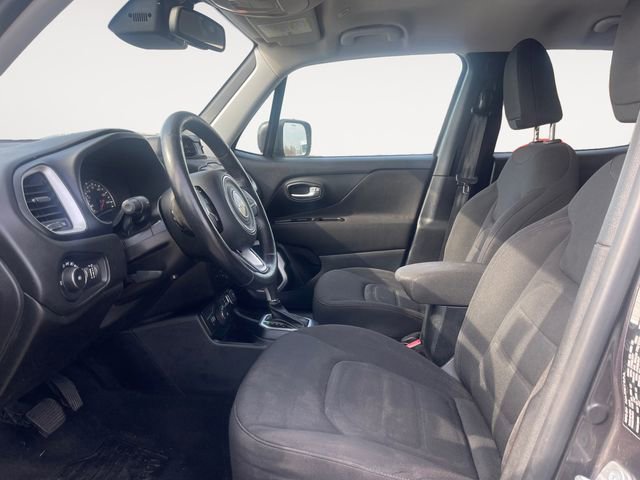 Used 2019 Jeep Renegade Latitude w/ Cold Weather Group image 9