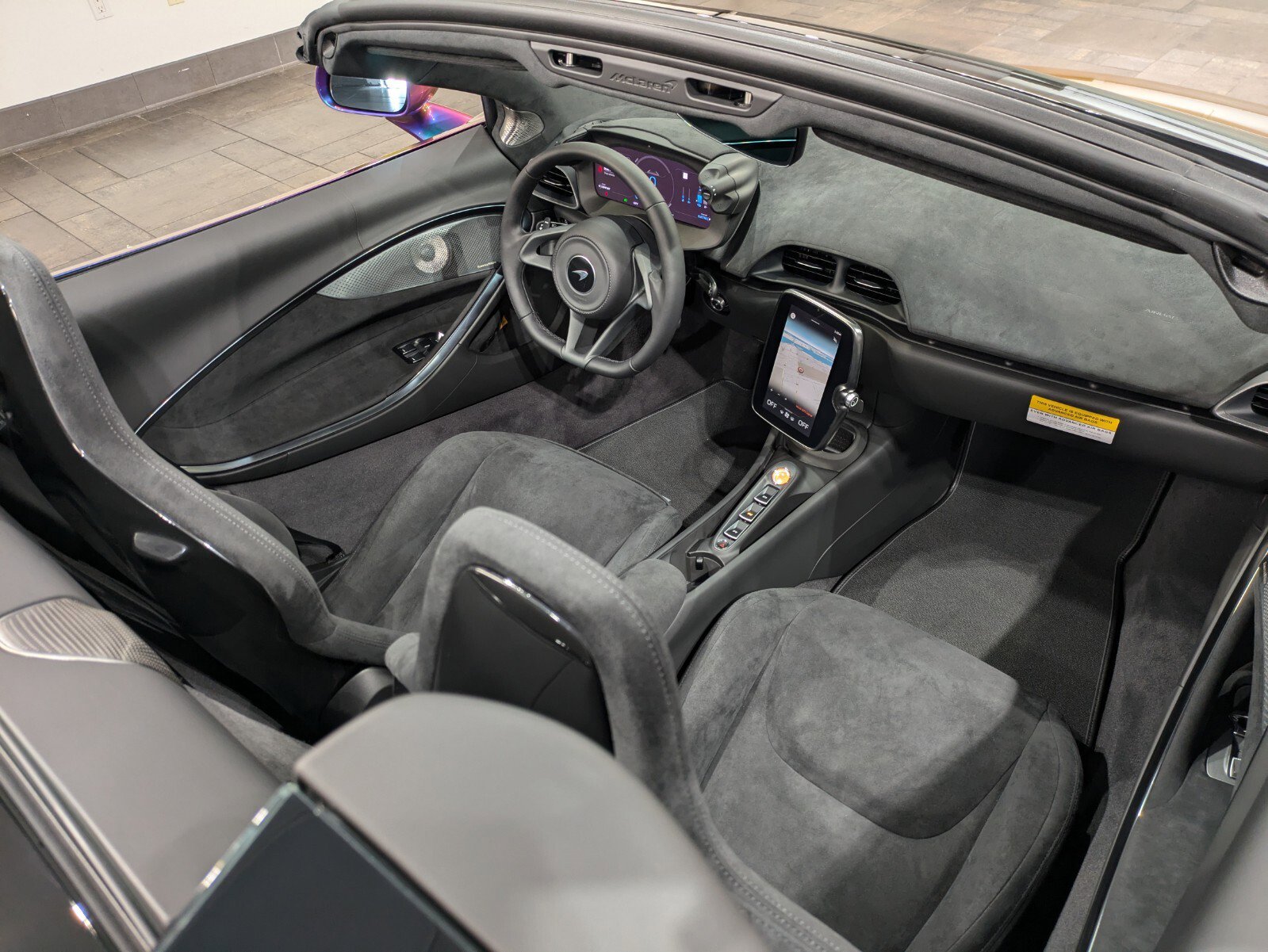 Used 2025 McLaren Artura Spider image 19