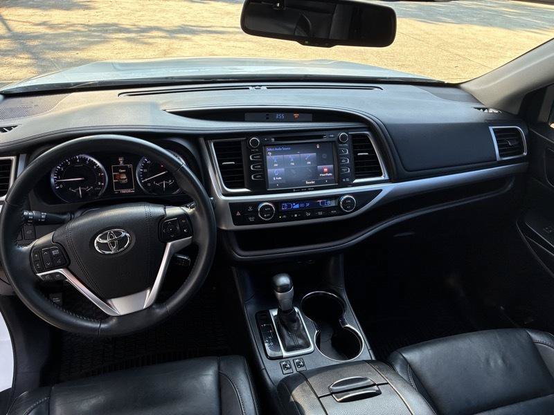 Used 2016 Toyota Highlander XLE FWD image 24