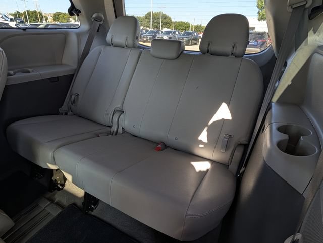 Used 2019 Toyota Sienna XLE w/ XLE Navigation Package FWD image 30