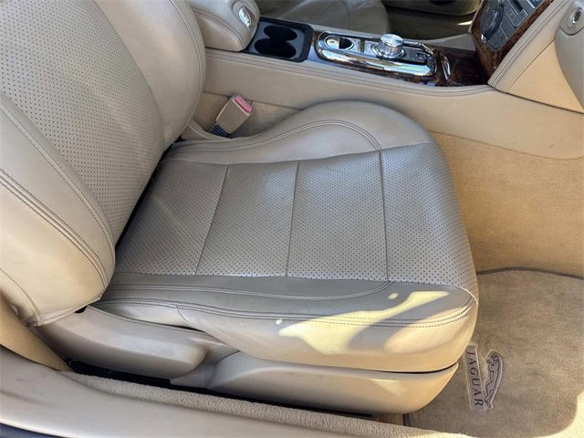 Used 2010 Jaguar XK Convertible image 23