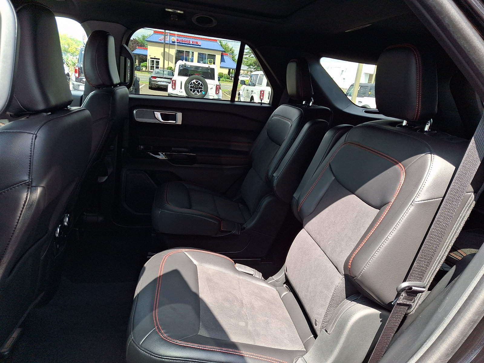 Used 2024 Ford Explorer ST-Line w/ Class IV Trailer Tow Package AWD/4WD image 10