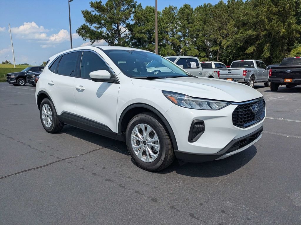 Used 2024 Ford Escape Active w/ Tech Pack #2 FWD image 2