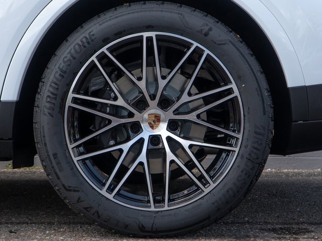 New 2026 Porsche Cayenne image 13