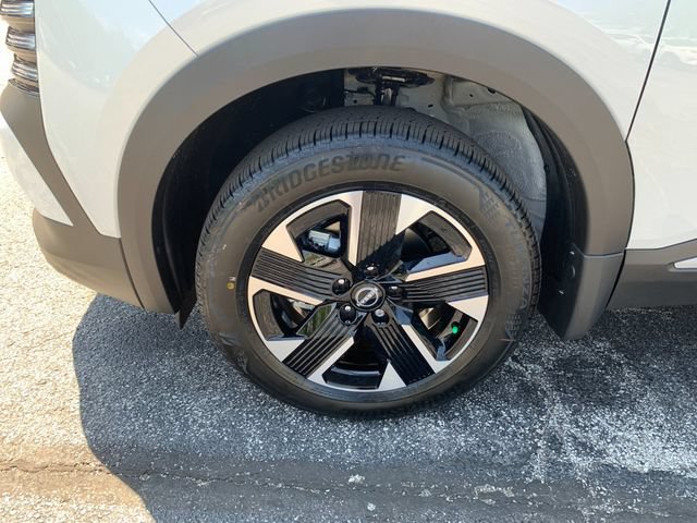 New 2026 Nissan Kicks SV w/ Interior Electronics Package AWD/4WD image 31