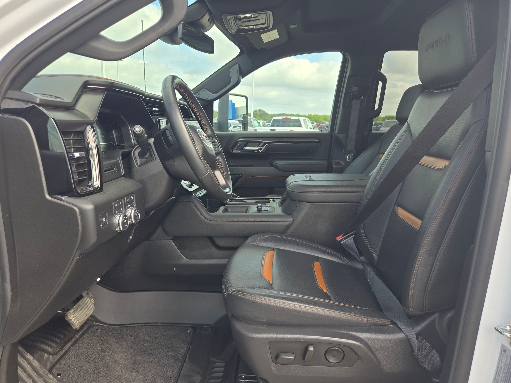 Used 2025 GMC Sierra 2500 AT4 AWD/4WD image 9