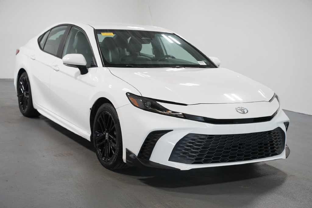 Certified 2025 Toyota Camry SE FWD image 3