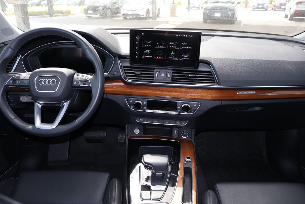 Used 2021 Audi Q5 e Premium Plus w/ Premium Plus Package AWD/4WD image 29