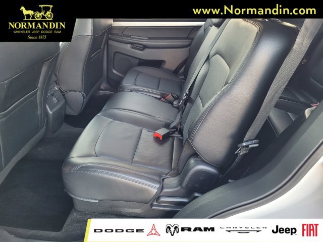 Used 2017 Ford Explorer XLT w/ Equipment Group 202A AWD/4WD image 17