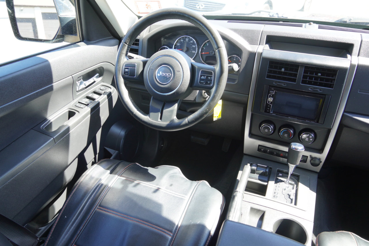 Used 2011 Jeep Liberty Sport image 13