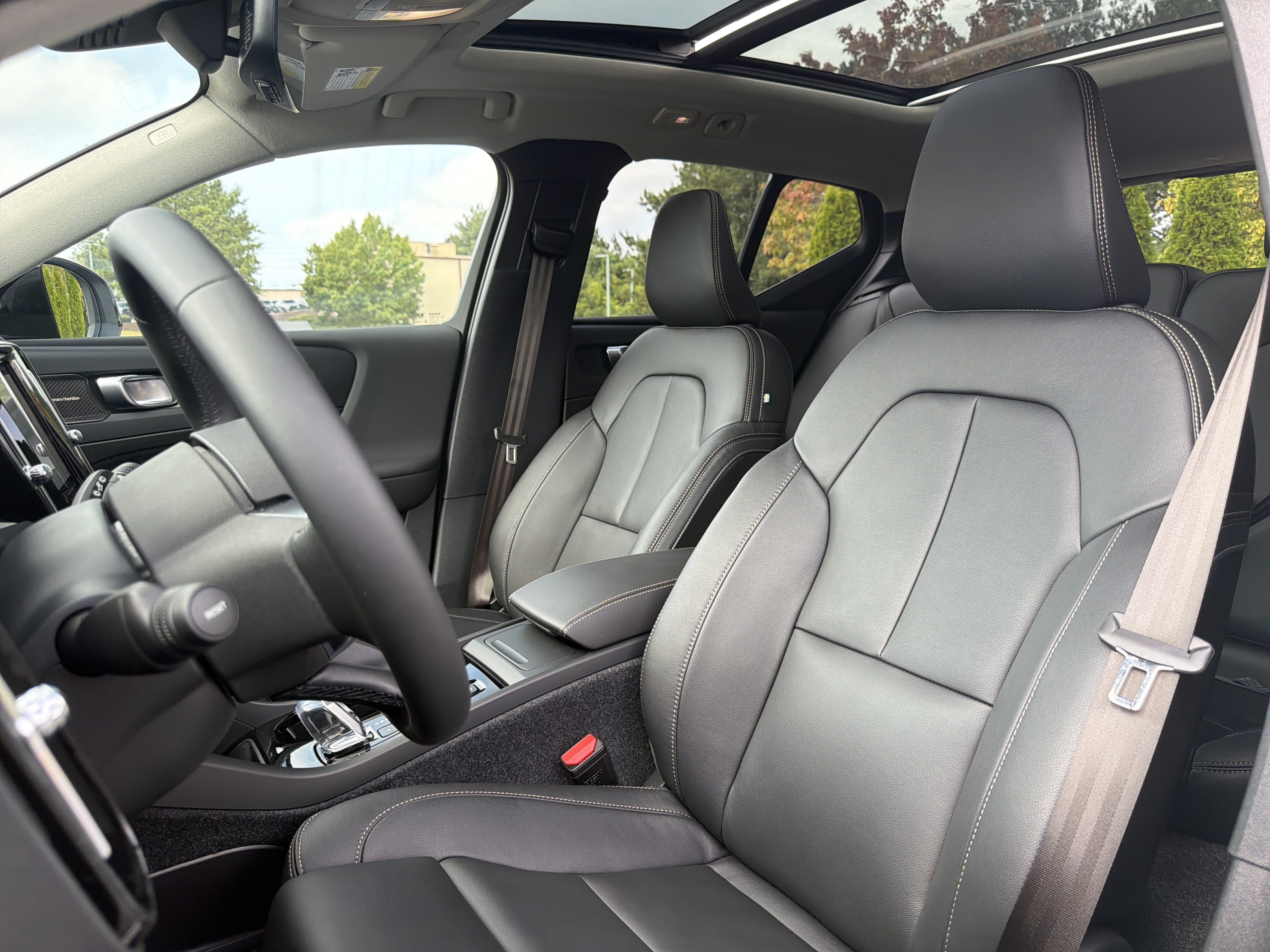 Used 2026 Volvo XC40 B5 Ultra w/ Protection Package Premier AWD/4WD image 7