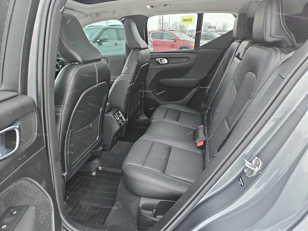 Used 2019 Volvo XC40 T5 Momentum image 12