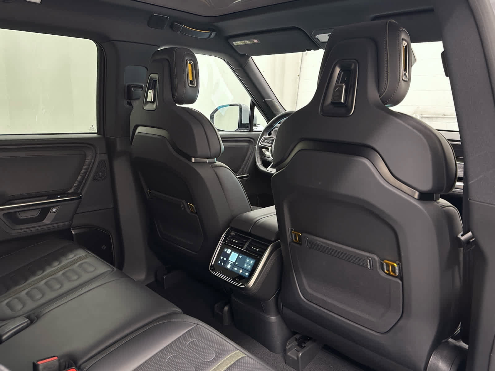 Used 2025 Rivian R1S Adventure image 21