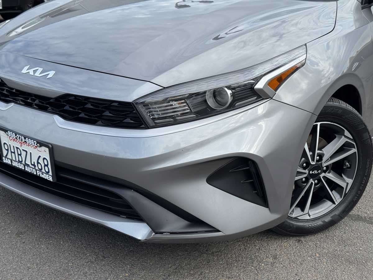 Used 2023 Kia Forte LXS FWD image 3
