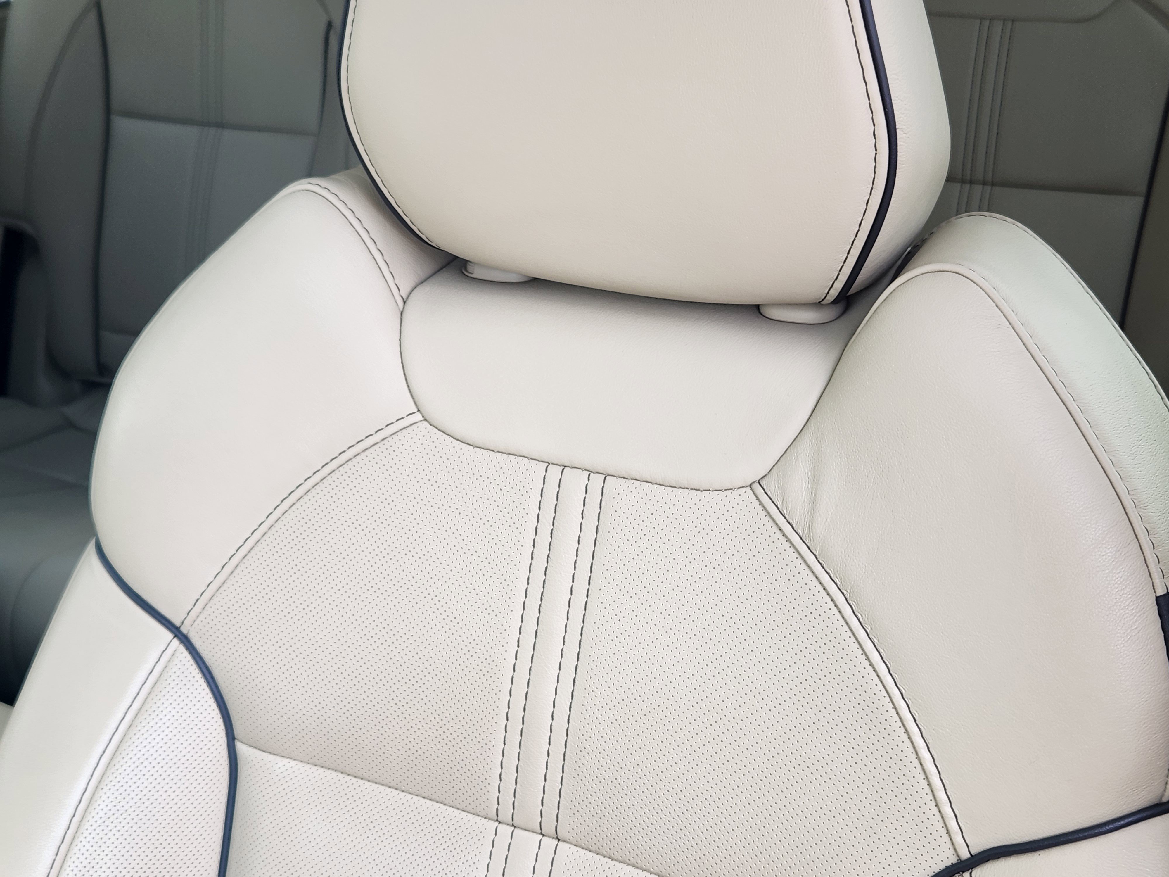 Used 2019 Acura MDX FWD w/ Advance Package image 16