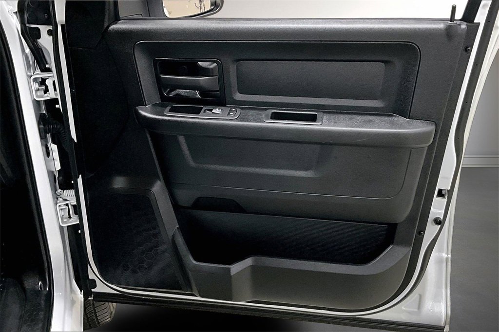 Used 2024 RAM 3500 Tradesman w/ Chrome Appearance Group image 30