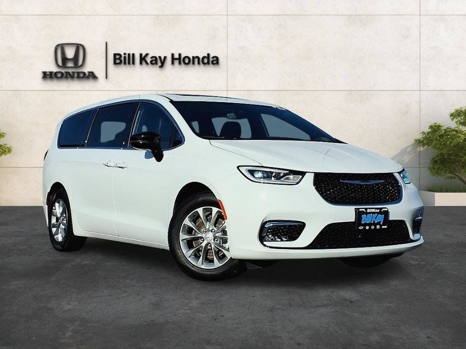 Used 2026 Chrysler Pacifica Limited
