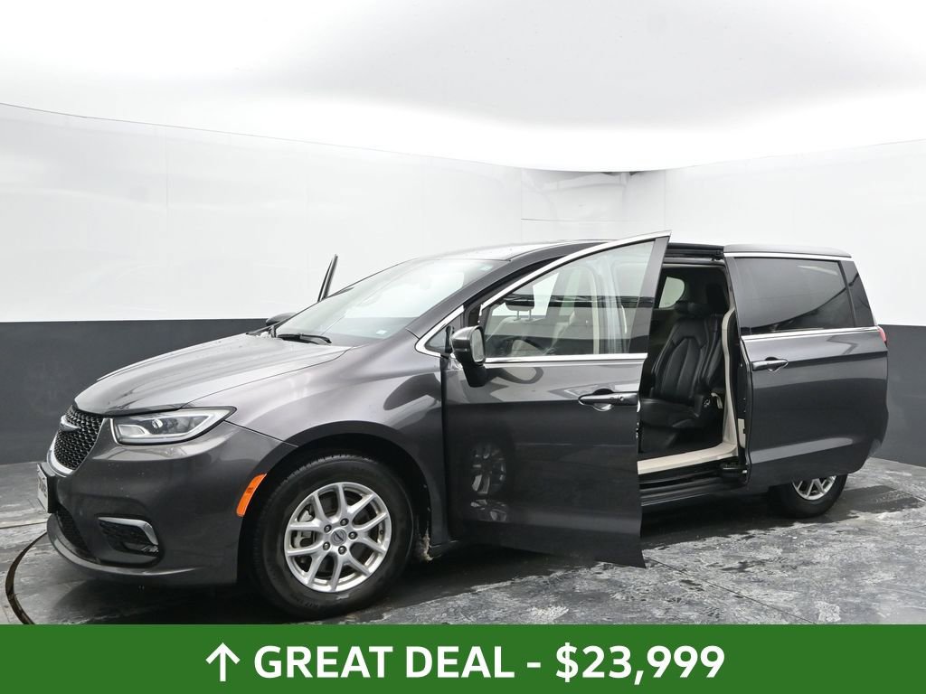 Used 2023 Chrysler Pacifica Touring-L image 53
