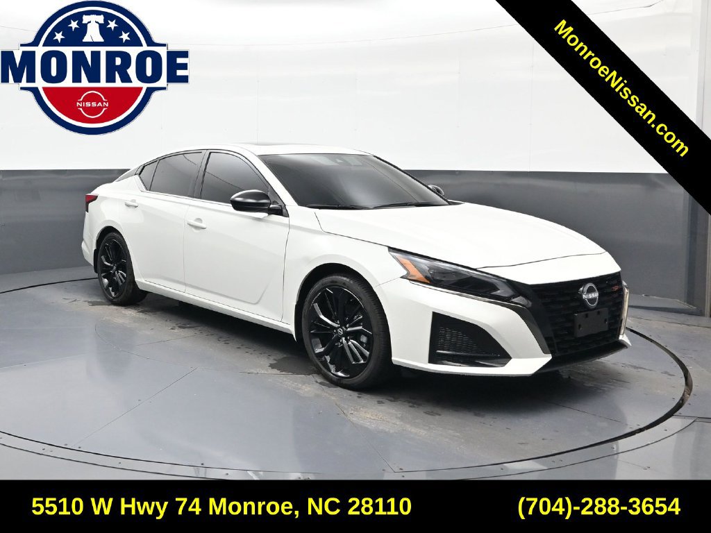 Used 2025 Nissan Altima 2.5 SR w/ SR Premium Package FWD image 1