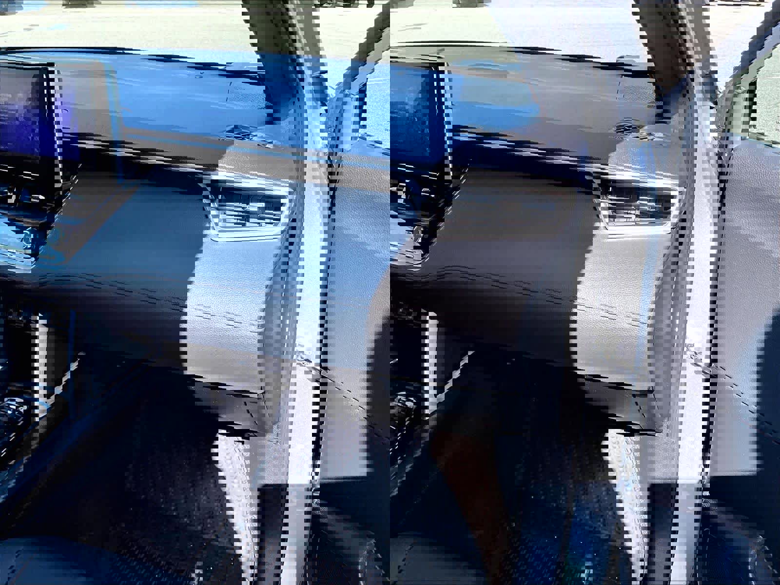 Used 2023 Toyota Corolla Cross XSE w/ Convenience Package image 13