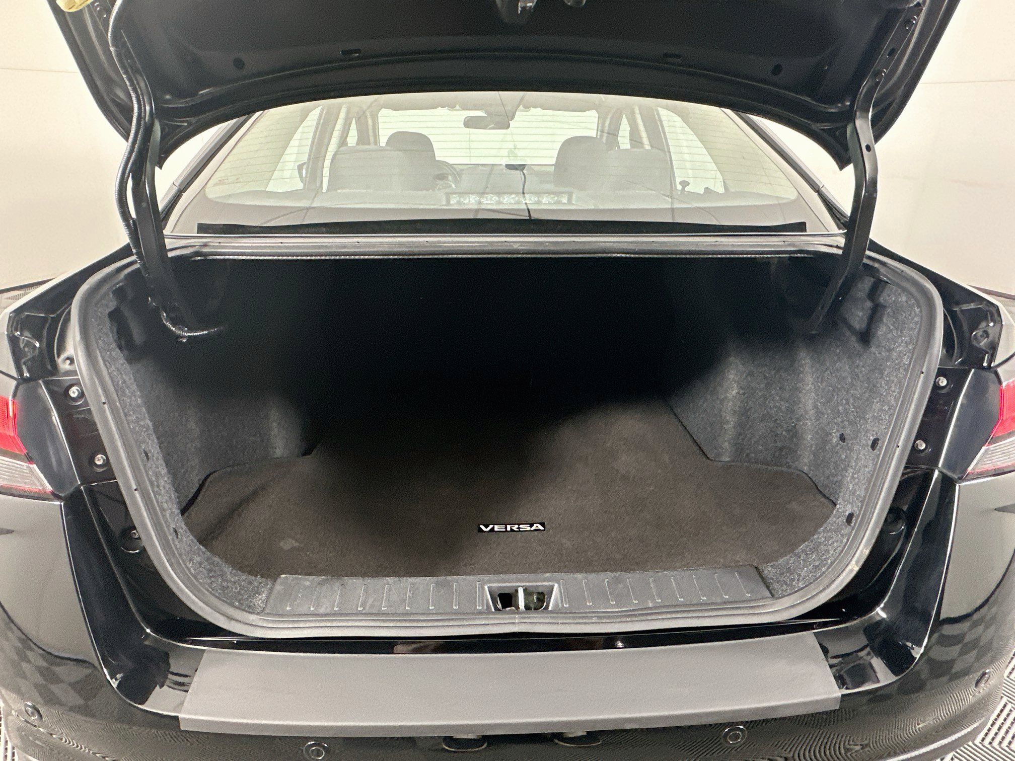 Used 2025 Nissan Versa SV FWD image 28