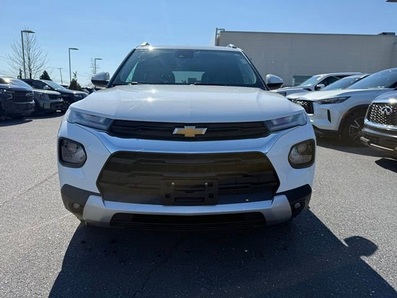 Used 2023 Chevrolet TrailBlazer LT w/ Convenience Package AWD/4WD image 3