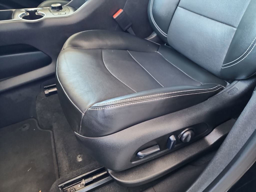 Certified 2024 GMC Terrain SLT image 16