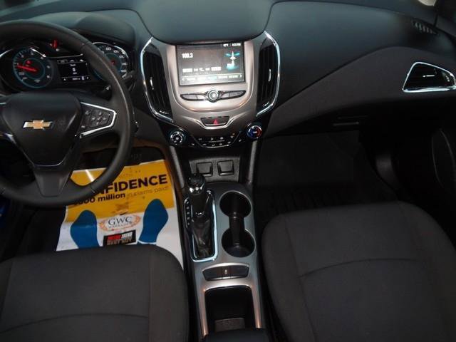 Used 2018 Chevrolet Cruze LT FWD image 15