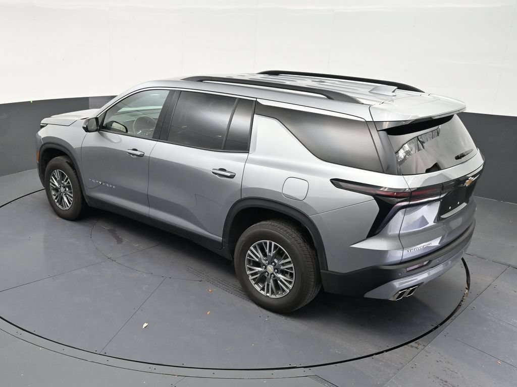 Used 2024 Chevrolet Traverse LS FWD image 12
