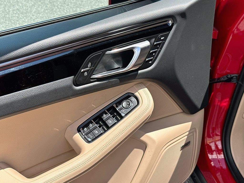 Certified 2026 Porsche Macan AWD/4WD image 20