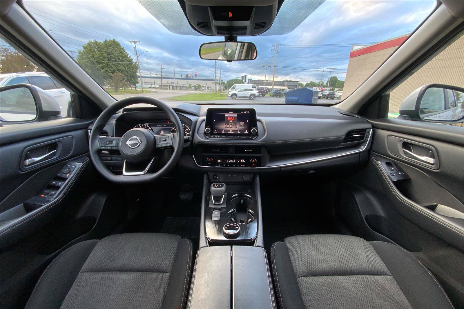 Used 2024 Nissan Rogue SV AWD/4WD image 31