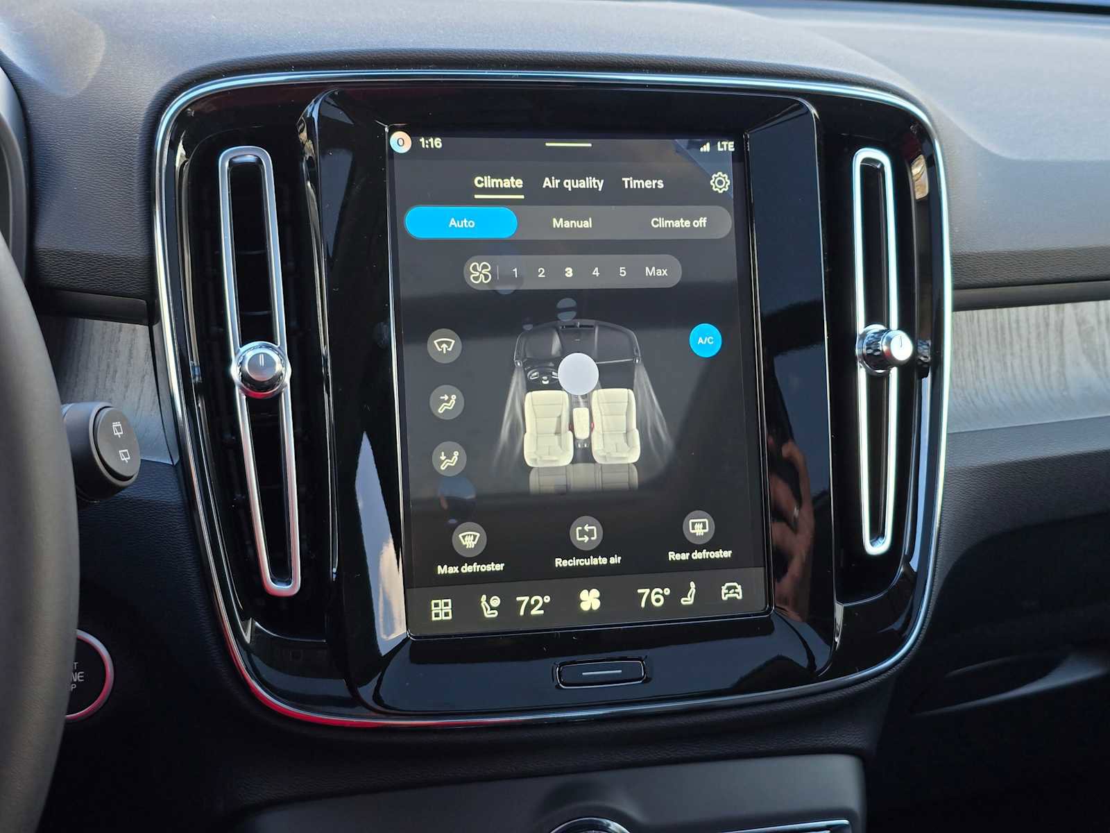 New 2026 Volvo XC40 B5 Plus w/ Protection Package Premier image 25