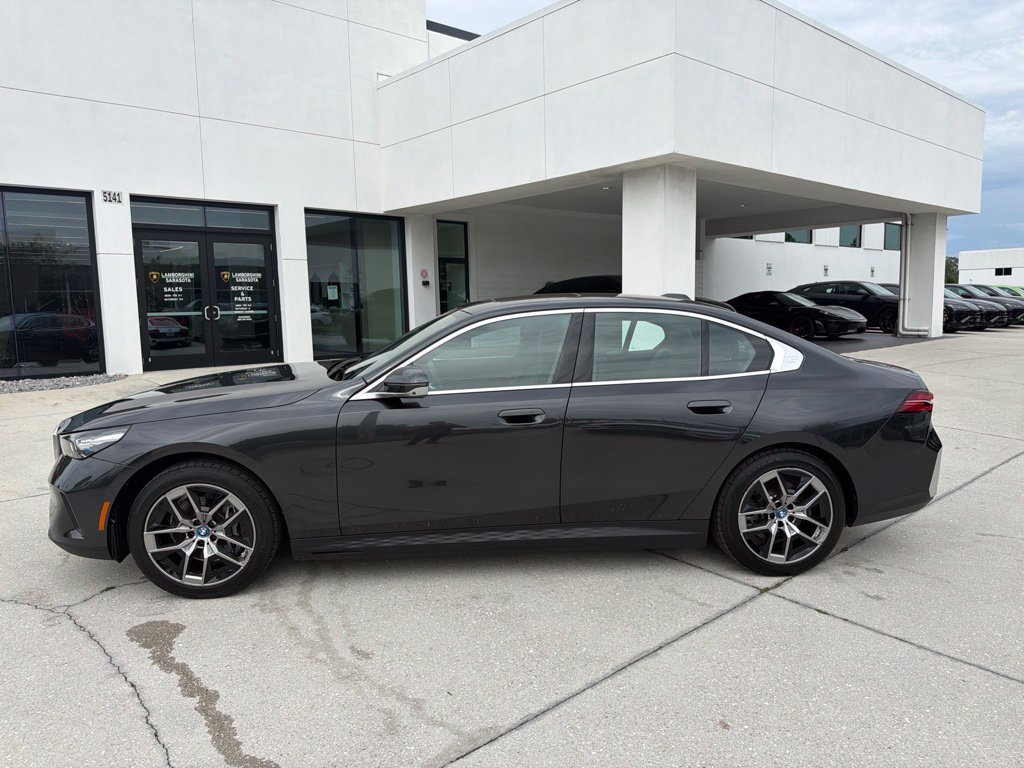 Used 2024 BMW i5 eDrive40i w/ Premium Package RWD image 4