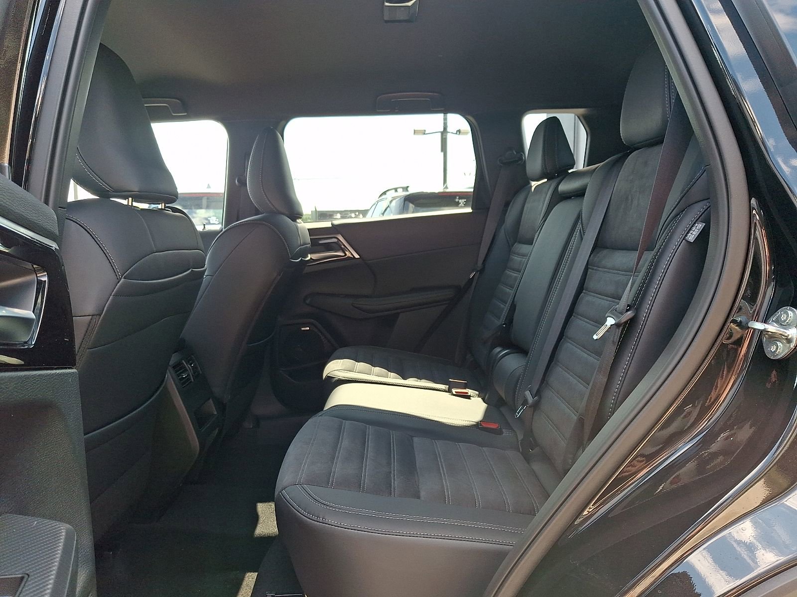 New 2026 Mitsubishi Outlander LE AWD/4WD image 9