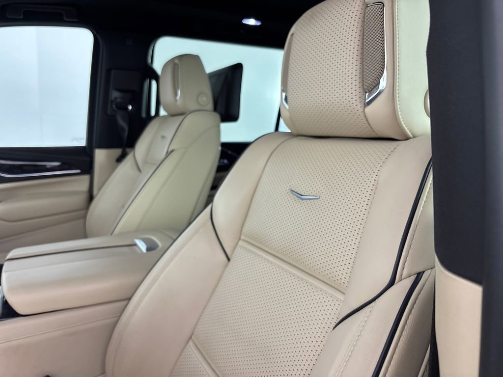 Used 2023 Cadillac Escalade ESV Premium Luxury image 11
