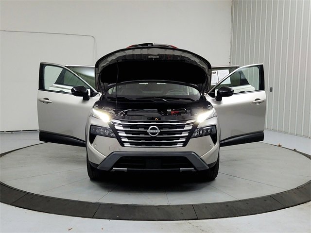 Used 2025 Nissan Rogue SL w/ Tech Package image 10