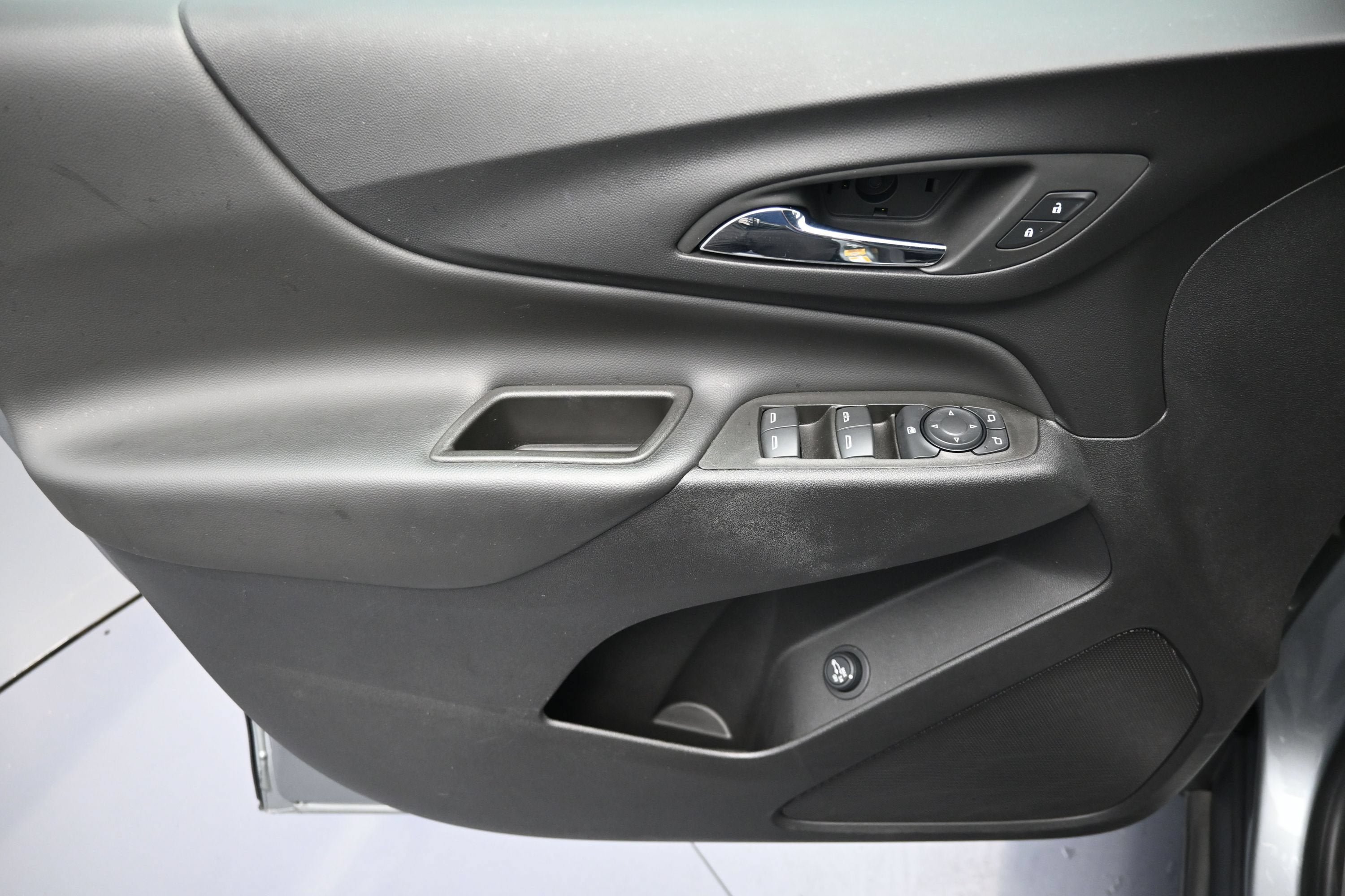 Used 2024 Chevrolet Equinox LT FWD image 24