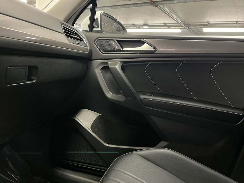 Used 2023 Volkswagen Tiguan SE w/ Panoramic Sunroof Package AWD/4WD image 31