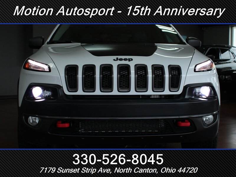 Used 2017 Jeep Cherokee Trailhawk AWD/4WD image 34