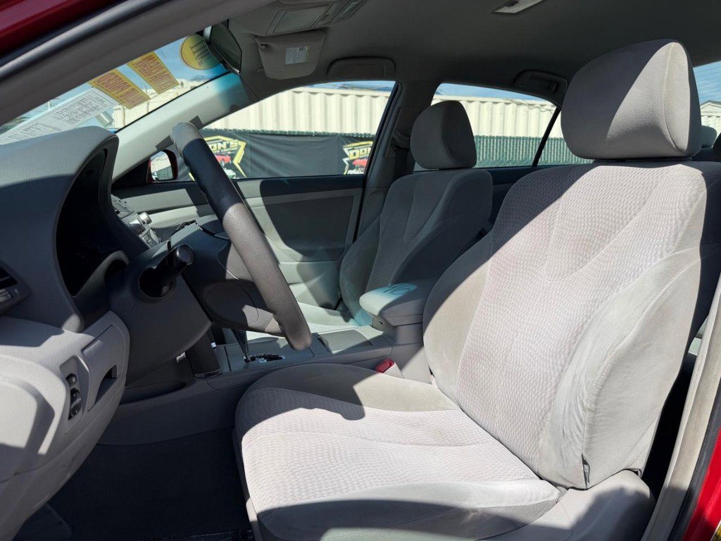 Used 2011 Toyota Camry LE image 17