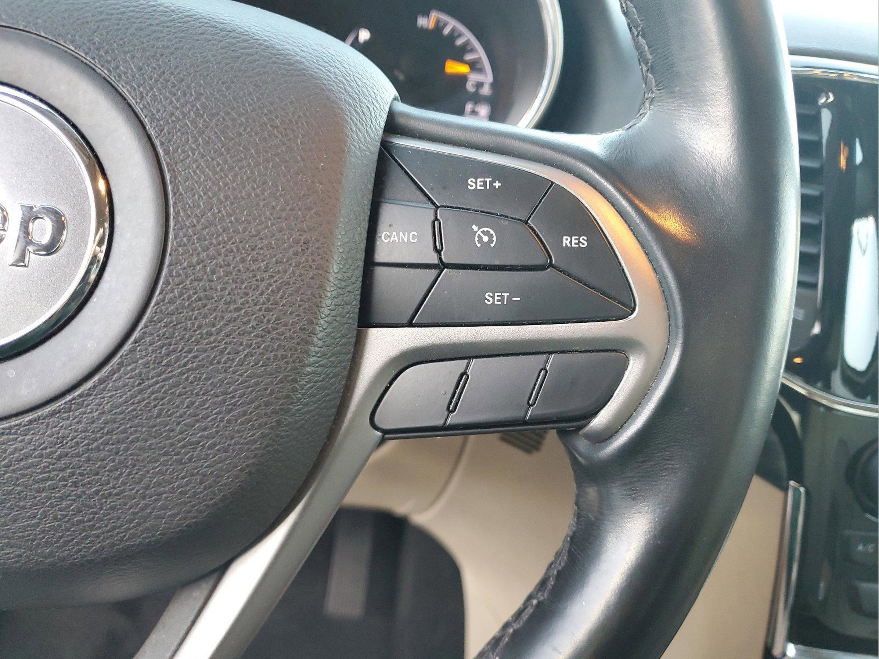 Certified 2022 Jeep Grand Cherokee Laredo E image 28