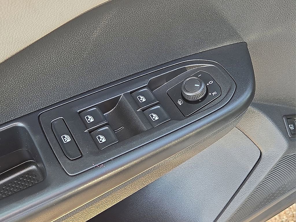 Used 2024 Volkswagen Taos SE image 20