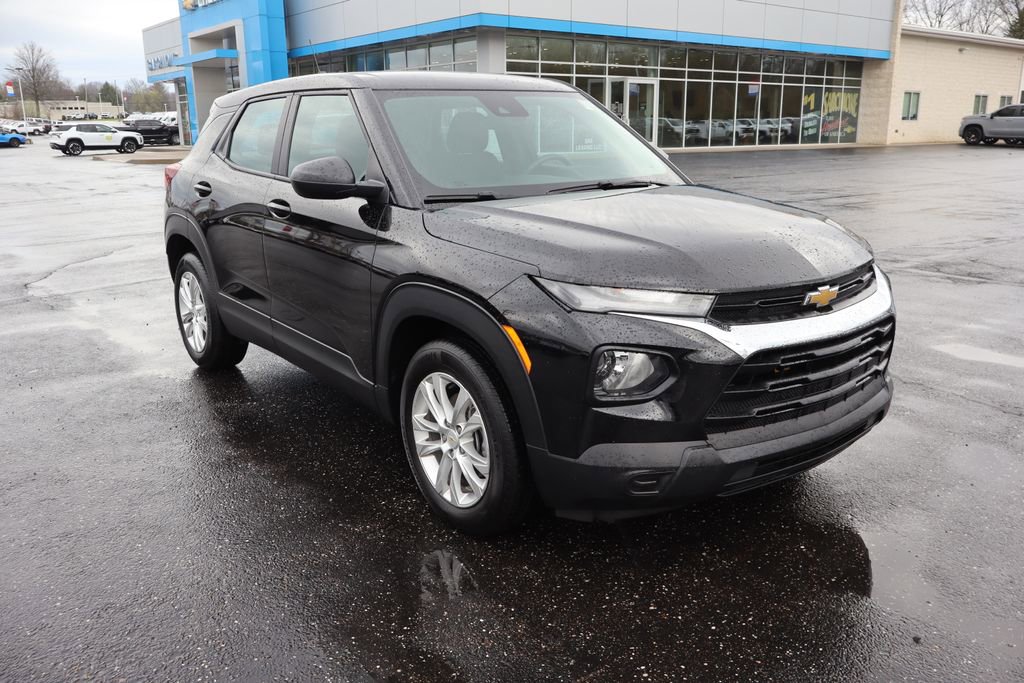 Used 2023 Chevrolet TrailBlazer LS image 2