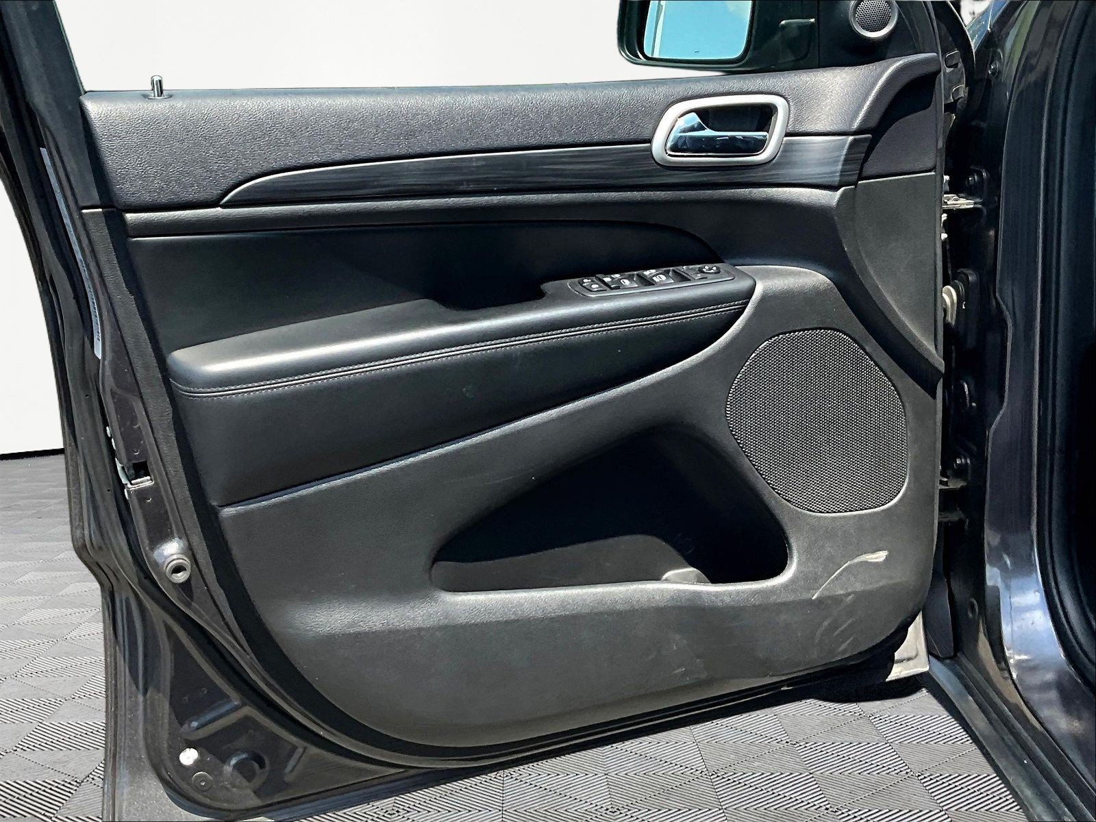 Used 2019 Jeep Grand Cherokee Laredo w/ Laredo X Package RWD image 20