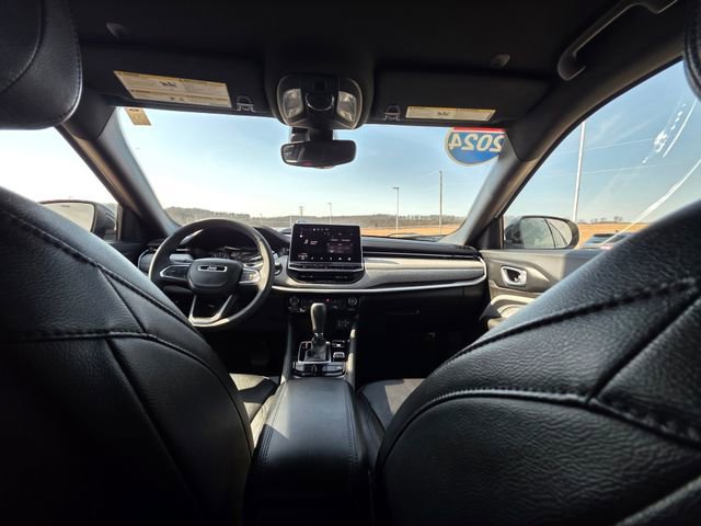 Used 2024 Jeep Compass Latitude image 30