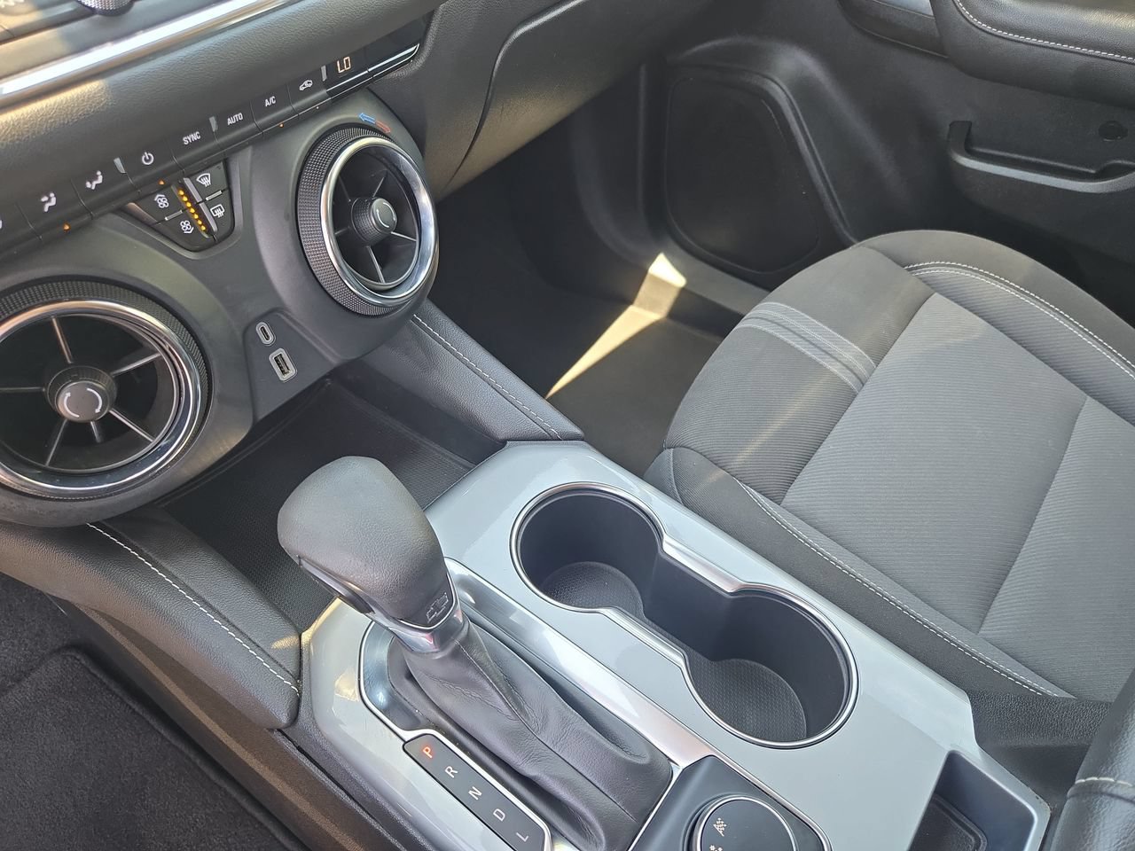 Used 2023 Chevrolet Blazer LT FWD image 23