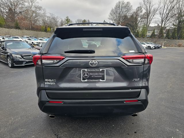 Used 2020 Toyota RAV4 XLE Premium image 9