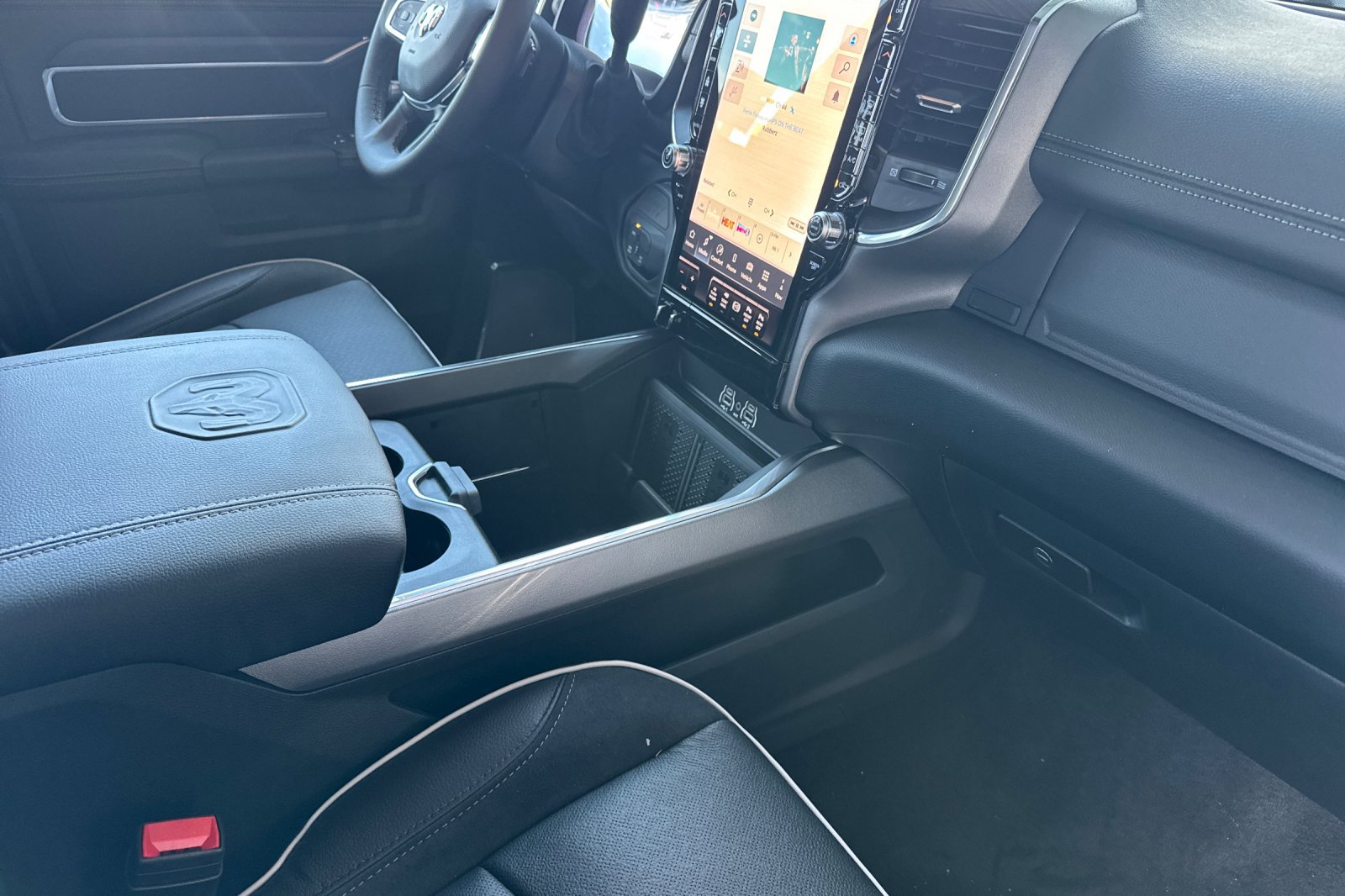 New 2026 RAM 3500 Laramie AWD/4WD image 14